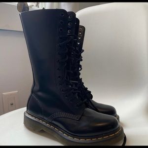 Like new Doc Marten boots